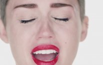 Miley Cyrus - Wrecking Ball