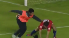 Top Toplayıcı Çocuktan Futbolcuya İnsanlık Dersi