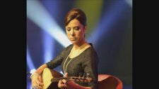 Nazlı Öksüz - Yeni Cami Avlusunda