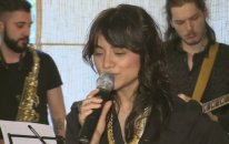 Aylin | The Lucky Charms - Party For Two (Canlı Performans)
