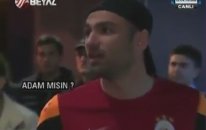 Burak Yılmaz'a Sen Adam Mısın Diyen Taraftar