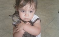 Yavru Kedi Elinden Alınınca Ağlayan Bebek Olivia
