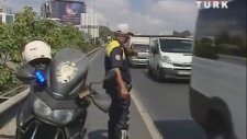 İstanbul Trafiğinde Sahte Siren, Çakar Ve Tepe Lambası