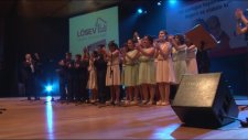 Zülfü Livaneli ve LÖSEV Lösemili Çocuklar Korosu | Bilmem Şu Feleğin Ben De Nesi Var