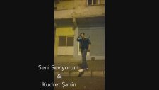 Mekansız Genç Buğulu Camlar