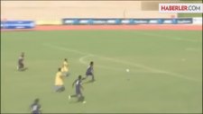 Genç Futbolcu Topu Boş Kaleye Atamadı