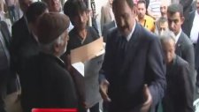 Bakan Eroğlu Girdiği Berber Dükkanında Bir Çocuğu Tıraş Etti