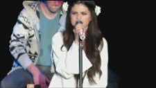 Selena Gomez sings