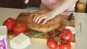 Ramazan’a Özel Domatesli Peynirli Pide Tarifi