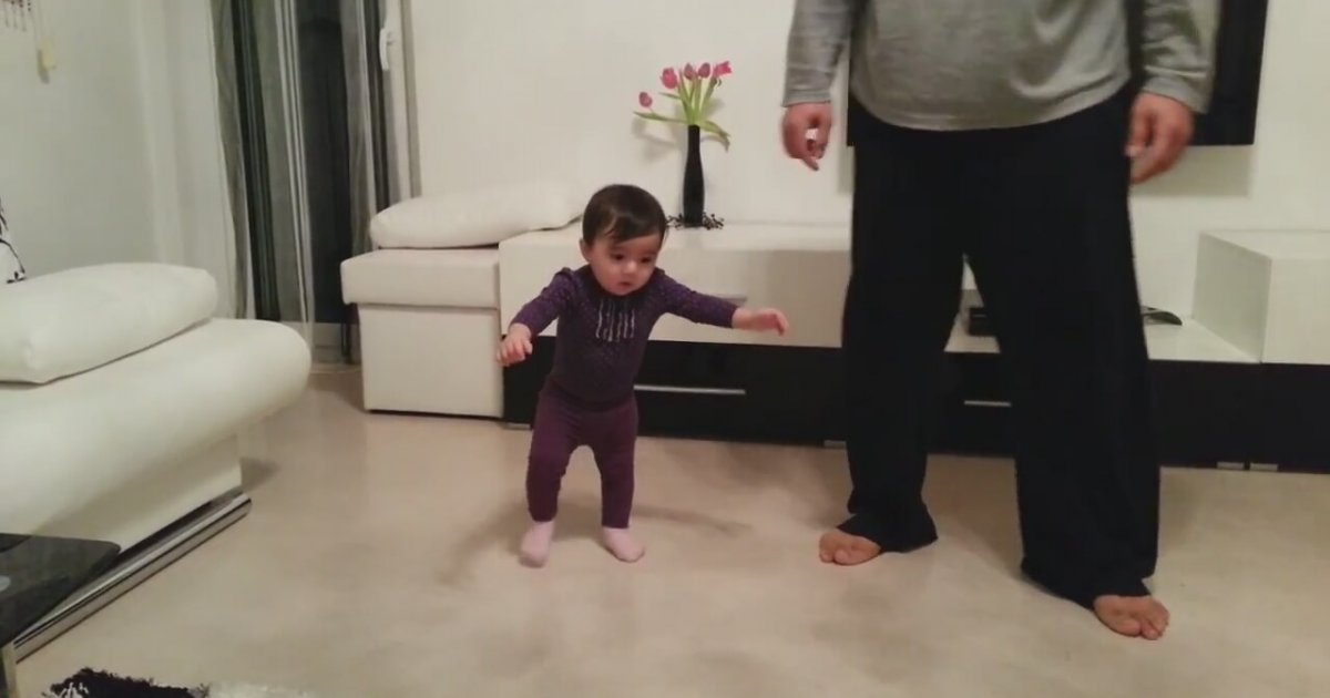 8 Aylik Bebek Ankara Havasi Oynuyor