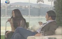 Tuba Büyüküstün Türkü Söylüyor (Şeffaf Oda)