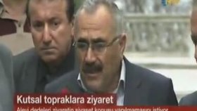 KERBELA VE UMRE'YE GİDEN ALEVİ DEDELERİ YURDA DÖNDÜ. BAKAN ÖMER ÇELİK TOPKAPI SARAYINDA KABUL ETTİ