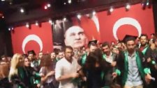 Mezuniyet Töreninde Pankart Açan Gruba Müdahale - Kocaeli Üniversitesi
