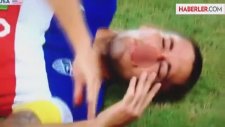 ABD'li Futbolcu Dempsey Kanlar İçinde Yerde Kaldı