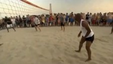 Efsanelerin plaj voleybolu keyfi!