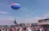 Yere Çakılan Paraşütçü