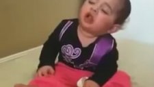 Cips Yemekle Uyumak Arasında Kalan Bebek