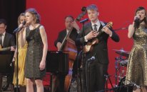 Pink Martini & The Von Trapps - Dream A Little Dream