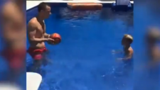 John Terry, Oğluyla Havuzda Futbol Oynadı!