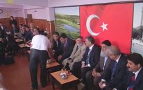 Cumhurbaşkanı Gül, Çay Bahçesinde Bingöllülerle Sohbet Etti.