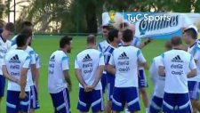 Lavezzi Rahat Durmuyor! Hocasının Taklidini Yaptı.