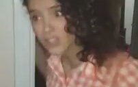 Sevgilisiyle Ayrı, Annesiyle Apayrı Konuşan Kız