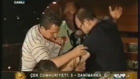 Fatih Terim'in Saçma Sapan Düşmeli Canlı Yayın Kazası