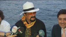 Amerikalı Şarkıcı Ve Aktör Seagal İftara Katıldı