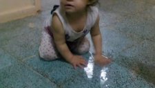 Sıcaktan Bunalan Bebek