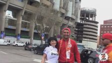 Porno Oyuncusuyla Fotoğraf Çektiren GS Taraftarı