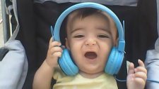 Bebeğin Rap Dinleme Çabası
