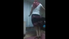 Kadın Kılığına Girip Dombra İle Dans Etmek