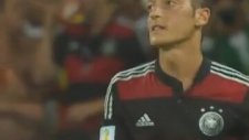 Mesut'un Kaçırdığı Gol Sonrası Küfürlü Tepkisi