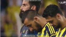 Saygı Duruşunda Tekbir Getiren Fenerbahçe Taraftarı