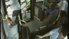 İstanbul’da Otobüse Molotoflu Saldırı