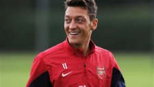 Mesut Özil Rihanna'ya Meydan Okudu