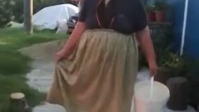Hadise'ye Taş Çıkartan Teyze