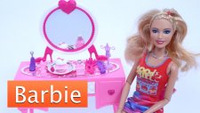 Barbie Makyaj Yapıyor