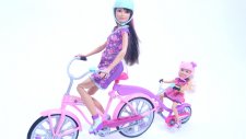 Barbie Kız Kardeşler Bisiklete Biniyor