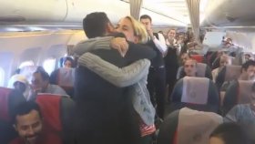 Uçakta Pilot Yolcuya Evlenme Teklif Etti