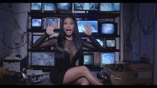 Usher Ft. Nicki Minaj - She Came To Give It To You