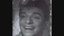 Zeki Müren - Eskimeyen Dostlar