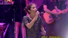 İrem Derici - Aslan Gibi (Canlı Performans)