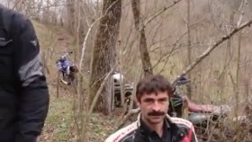 Fütursuzca Gülen Adam 5 Egsoza Dal Sokarak İttirmek