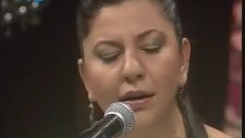 Çiğdem Gürdal - Kırmızı Gül Demet Demet