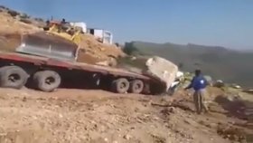Tıra Mermer Yüklerken Gerçekleşen Akıl Almaz Kaza