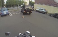 Motorsikletli Kız Yere Çöp Atanlara Karşı!