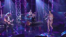 Katy Perry - Waking Up In Vegas (Canlı Performans)