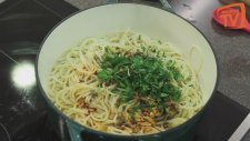 Sarımsak Ve Acı Biber Soslu Spagetti Tarifi
