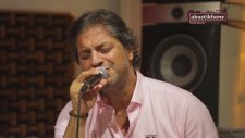 Ragıp Savaş - Bambaşka Biri (Ajda Pekkan Cover) #akustikhane #GarajKonserleri